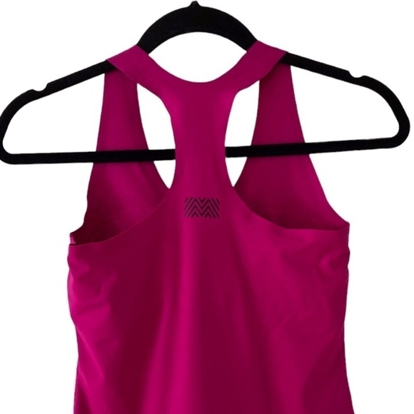 Monreal London Essential V-Neck Sports Tank Top - Picture 5 of 7